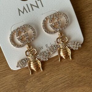 G G Fashion bee earrings